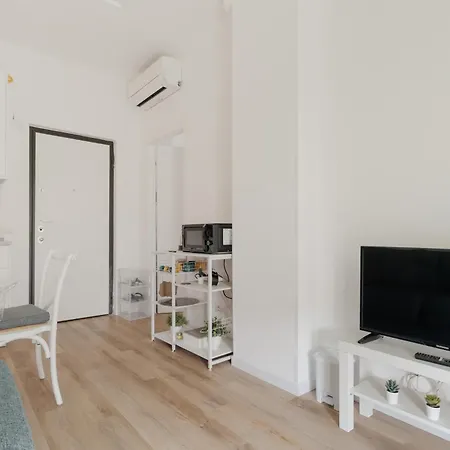 Apartment Guesthost - Comfy Balcony X4 Turro Milan